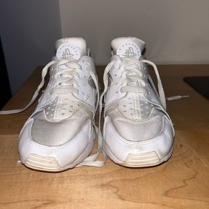 NIKE HUARACHE WHITE SIZE: 9 (US)